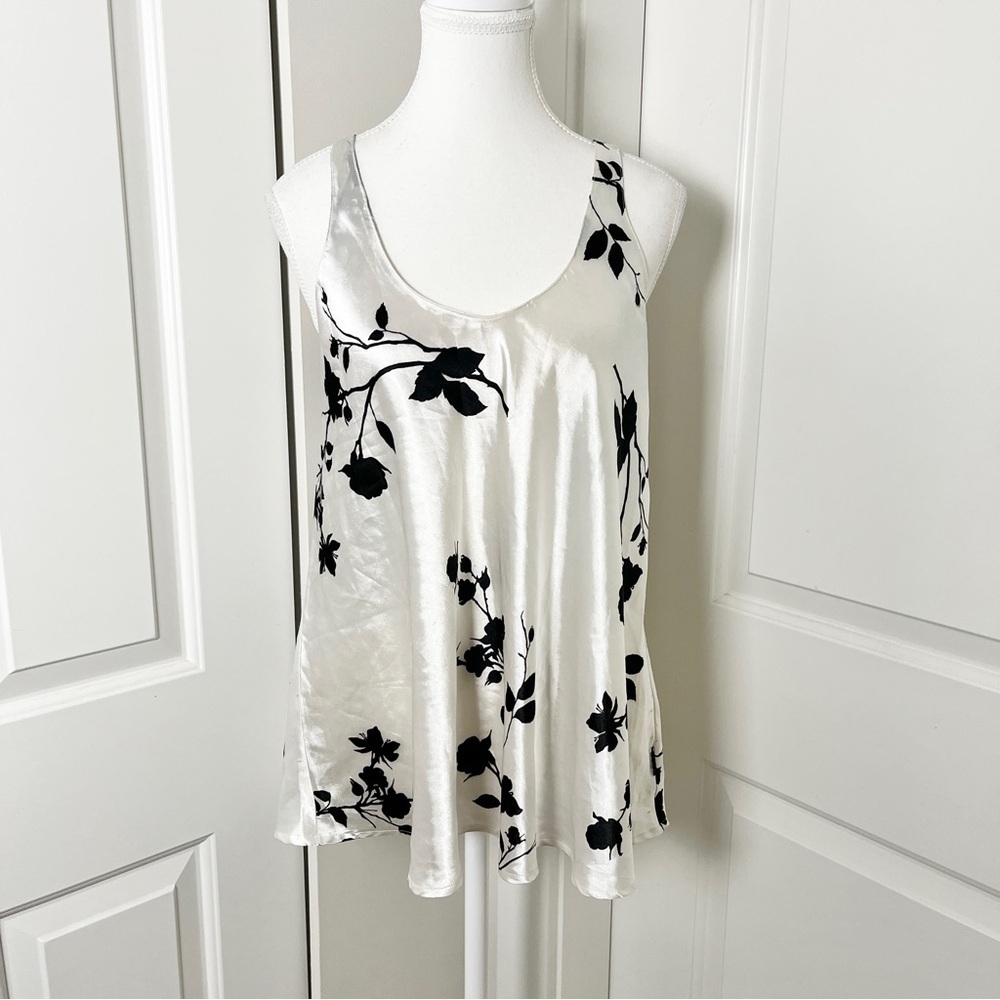 La Senza White & Black Floral Satin Sleepwear Top – XS, Elegant & Comfortable
